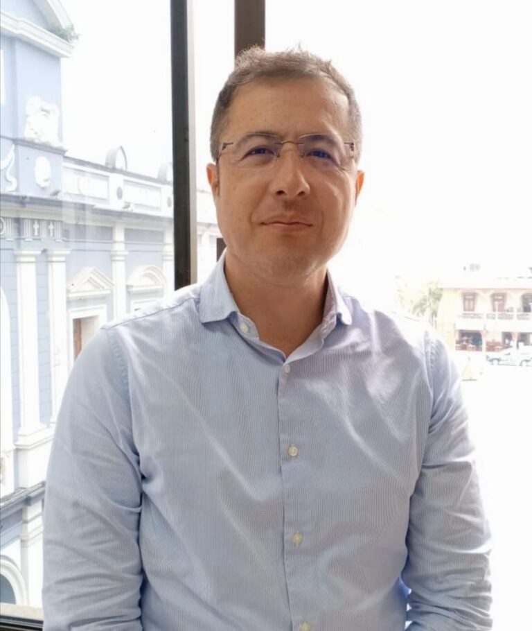 Negocios con venta de bebidas alcohólicas acuden a regularizarse