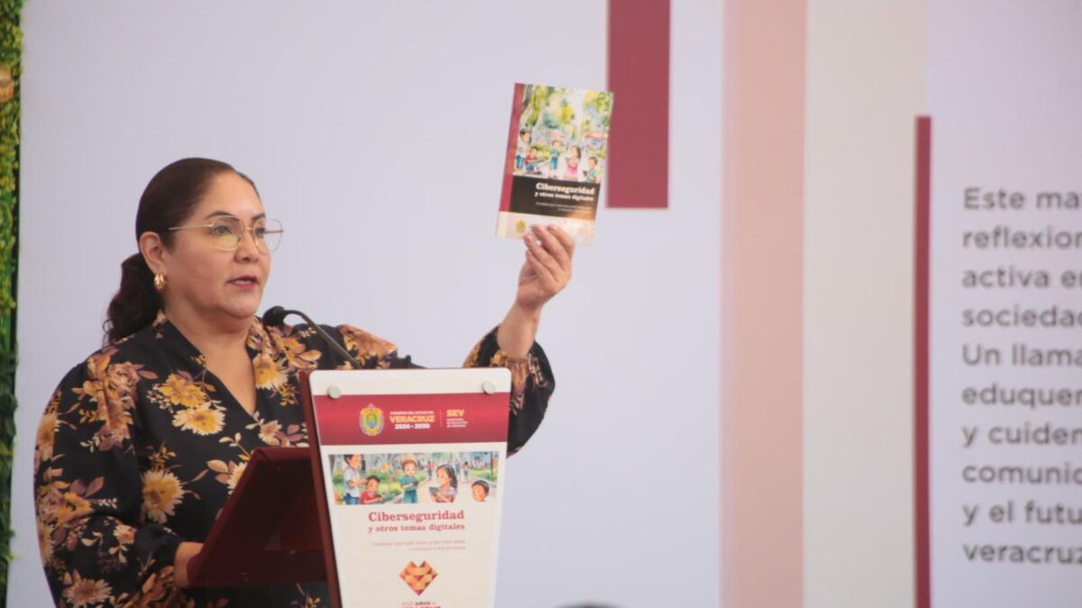 SEV presenta libro para promover una cultura de protección digital