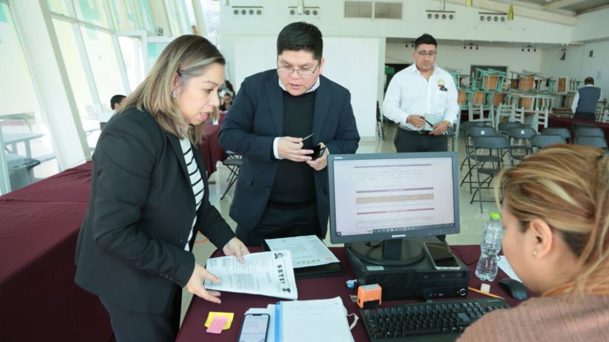 SEV instala mesas de atención a docentes