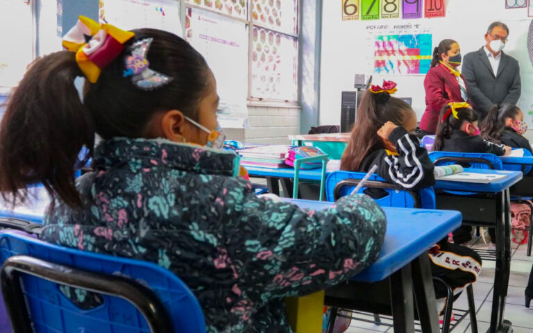 Anuncia SEP entrega de becas y tarjetas a millones de estudiantes