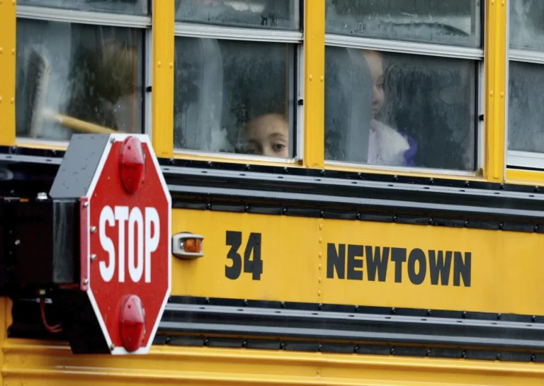 Estados buscan prohibir que niños indocumentados asistan a escuelas públicas