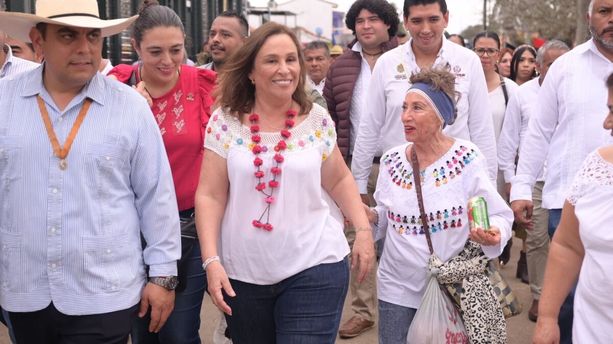 Gobernadora Rocío Nahle acompaña a tlacotalpeñosen La Candelaria