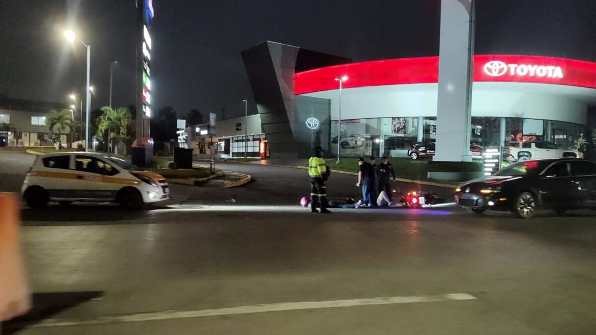 Derrapa en el bulevar Tratados de Córdoba
