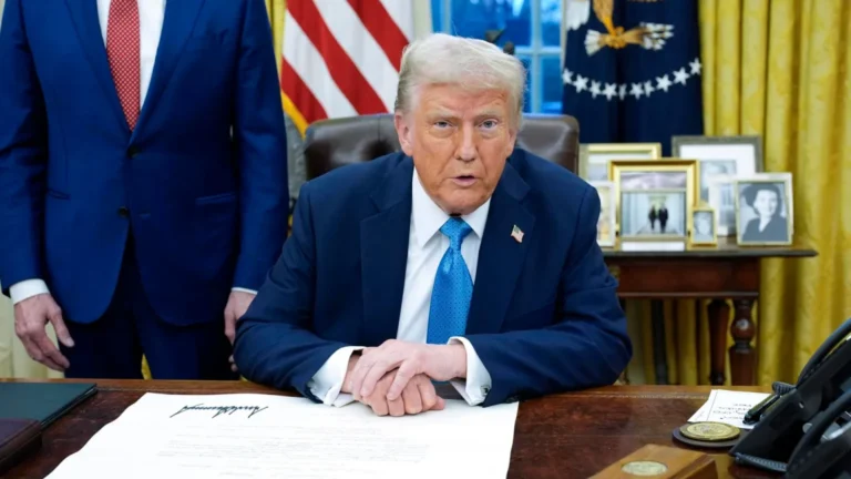 Trump hablará con Canadá y México sobre aranceles