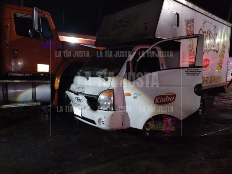 CORTO CIRCUITO EN CAMIONETA MOVILIZA A GRUPOS DE AUXILIO