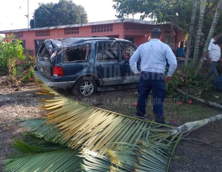 VUELCA CAMIONETA FAMILIAR