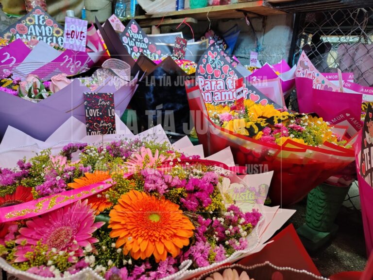 Locatarios del Mercado de Flores invitan a adquirir sus arreglos florales para este 14 de febrero