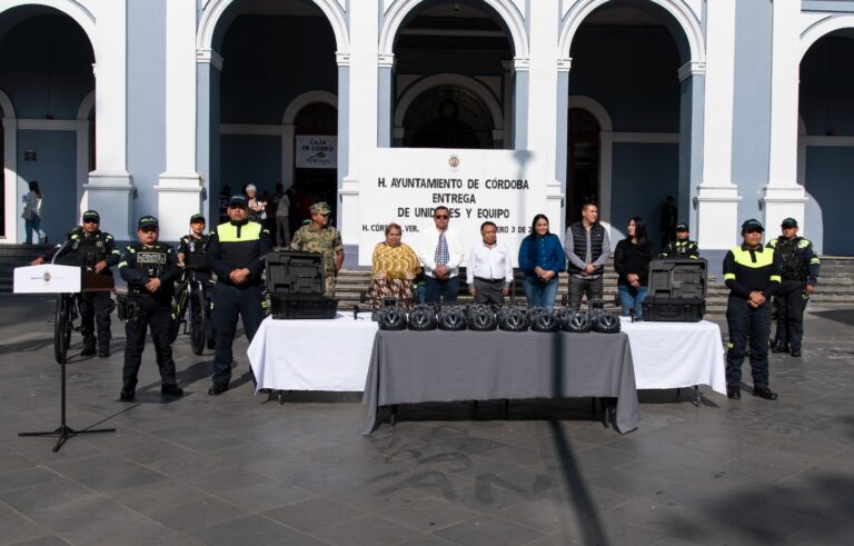 Entregan autoridades municipales equipo de seguridad y unidades para fortalecimiento de la seguridad ciudadana