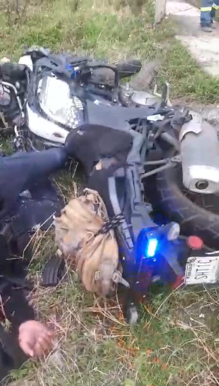 DERRAPA MOTO PATRULLERO EN BULEVAR DE LA USBI