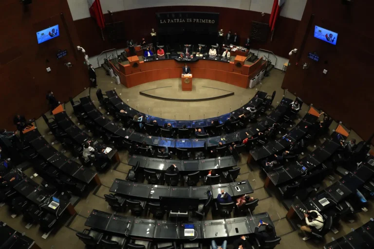 Senado aprueba reformas contra reelección y nepotismo; incluyen transitorio para que entre en vigor hasta 2030