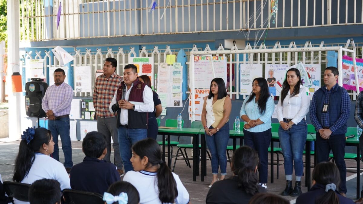 REALIZAN PLÁTICA DE PREVENCIÓN DEL DELITO EN IXTACZOQUITLÁN