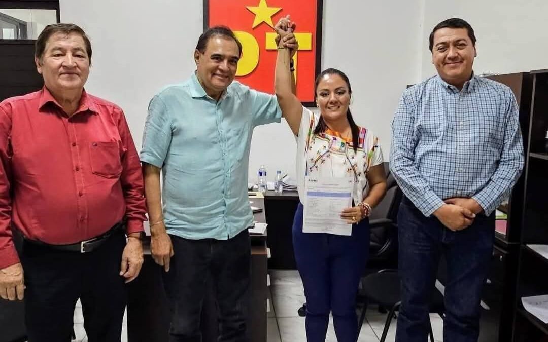 EN AMATLÁN DE LOS REYES PT ABANDERA A ESPOSA DE ALCALDE.