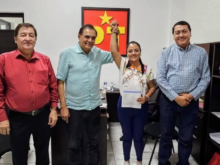 EN AMATLÁN DE LOS REYES PT ABANDERA A ESPOSA DE ALCALDE.