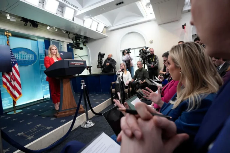C asa Blanca impone nuevas reglas a medios y decidirá qué reporteros preguntan a Trump