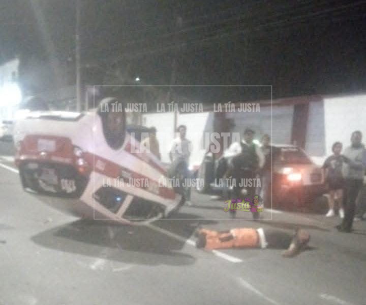 Vuelca taxi en la zona norte de Orizaba