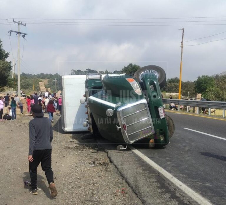 Vuelca tráiler en la Orizaba-Puebla