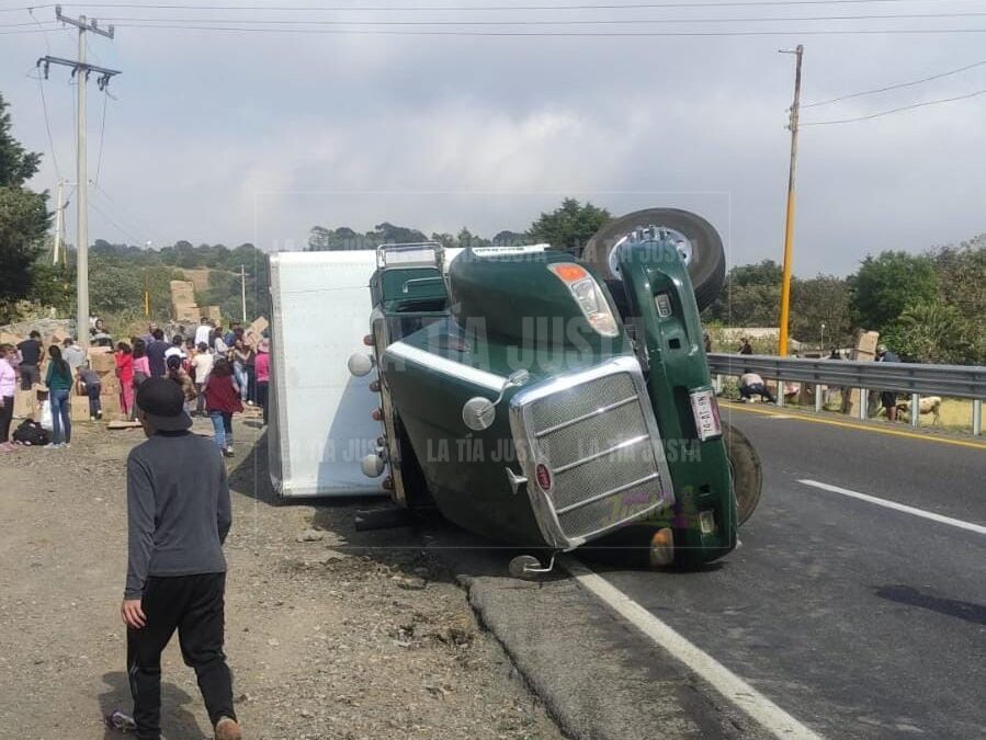 Vuelca tráiler en la Orizaba-Puebla