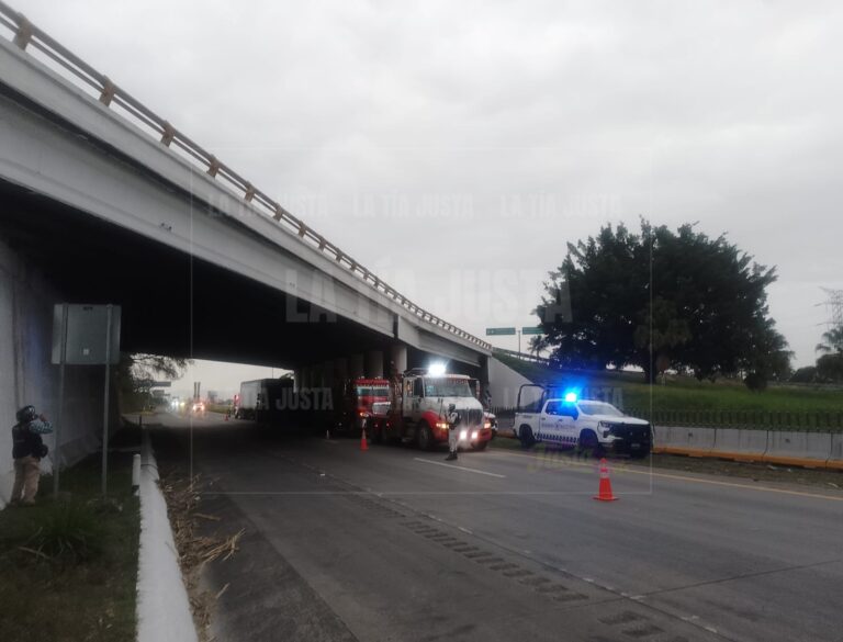 Vuelca en la autopista Córdoba – Cuitláhuac