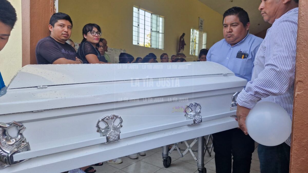 Dan último adiós a la pequeña Alondra
