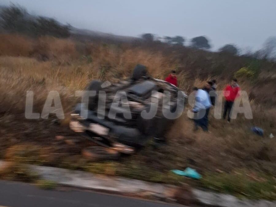SE ACCIDENTA CAMIONETA EN LAS CUMBRES DE MALTRATA.
