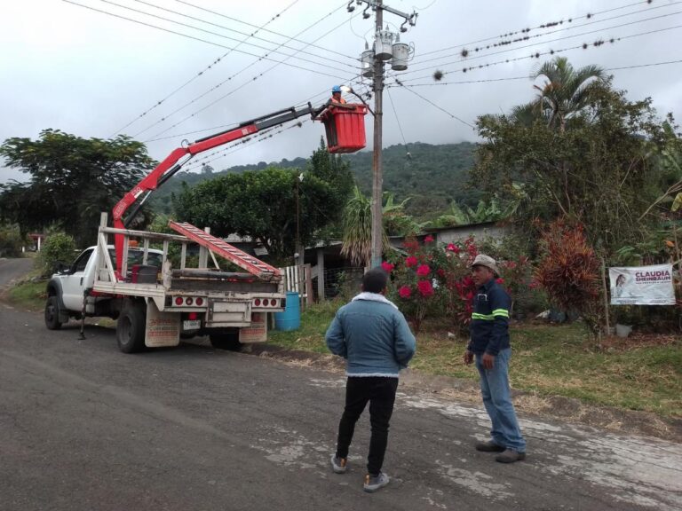 Atiende Alumbrado Público reparaciones de luminarias en colonias y comunidades