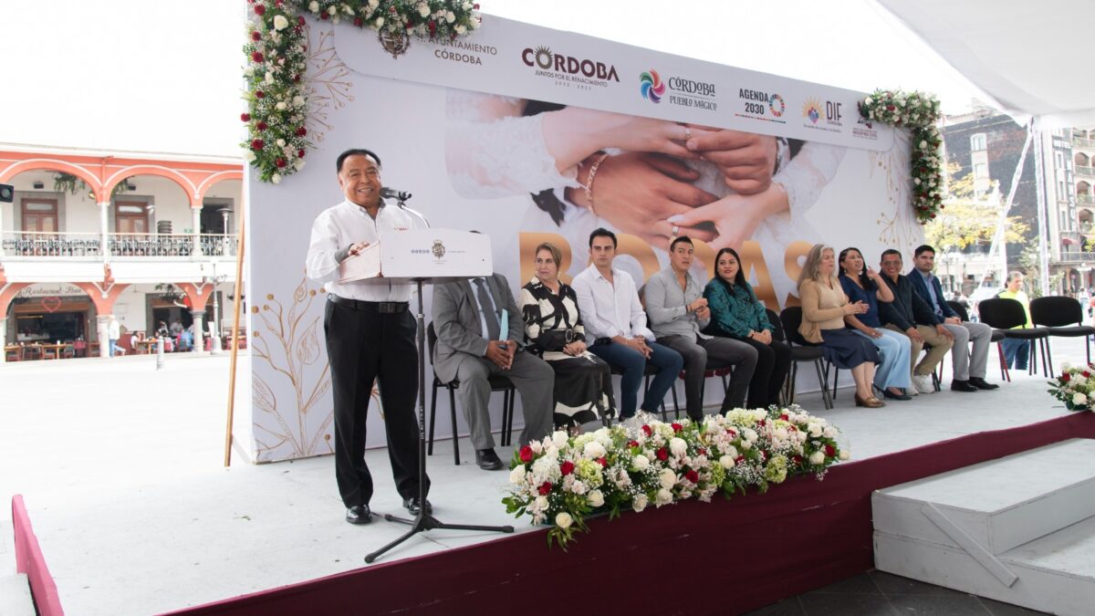 Formalizan su unión 115 parejas cordobesas en las bodas colectivas 2025