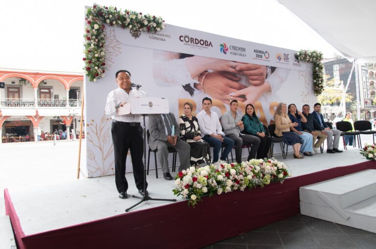 Formalizan su unión 115 parejas cordobesas en las bodas colectivas 2025