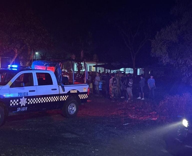 Autoridades regresan a casa a mujer lesionada y extraviada en el cerro