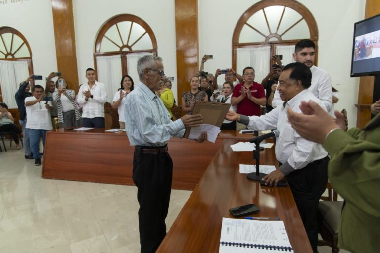 Reconoce Ayuntamiento la trayectoria de un gran deportista, José Murillo López