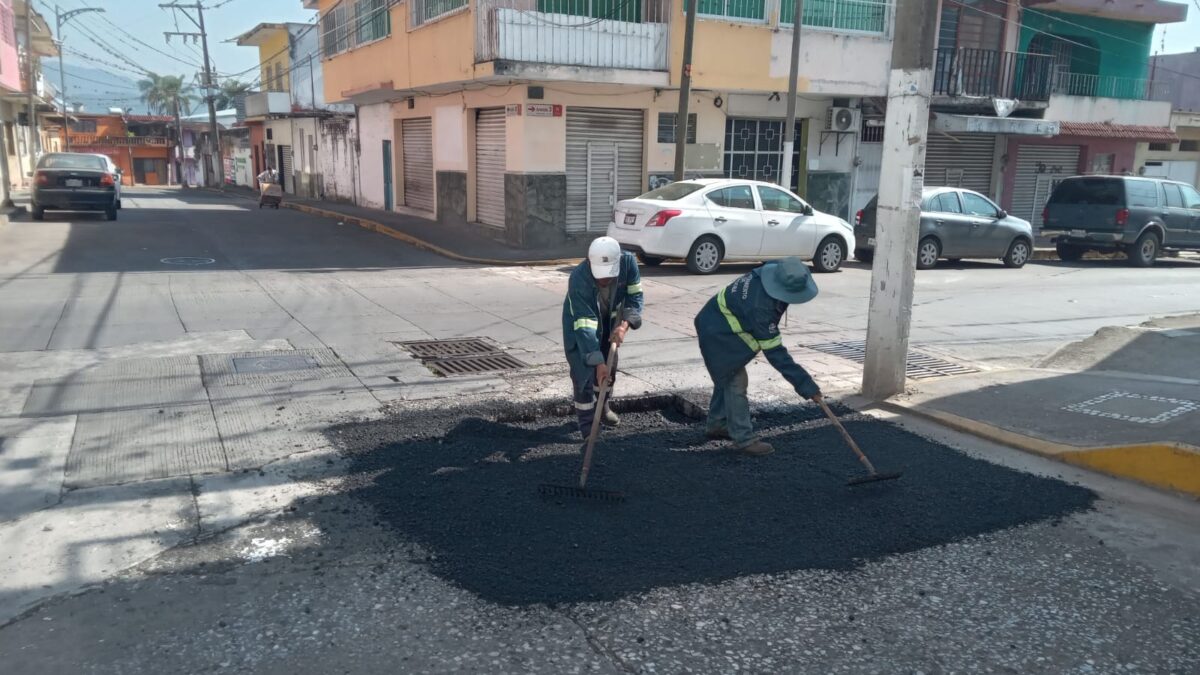 Viene bacheo y balizamiento para Córdoba, en principales calles y colonias de la ciudad