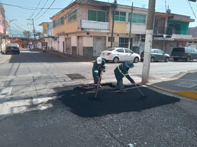 Viene bacheo y balizamiento para Córdoba, en principales calles y colonias de la ciudad