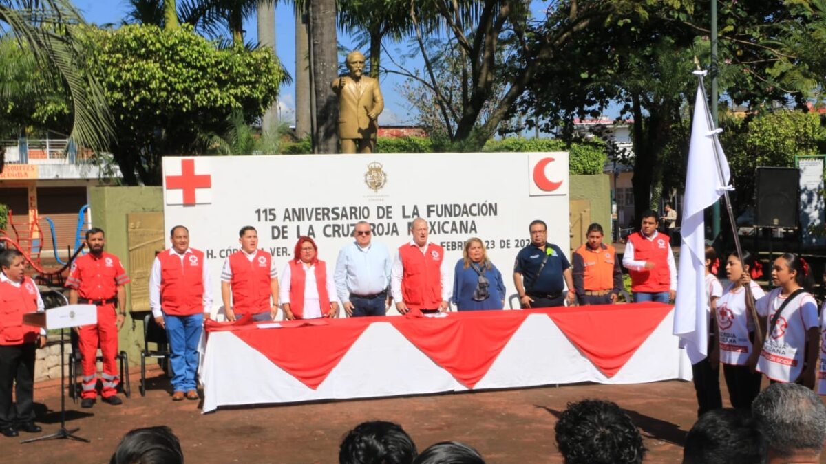 Autoridades presentes en acto cívico por el 115 Aniversario de la Fundación de la Cruz Roja Mexicana