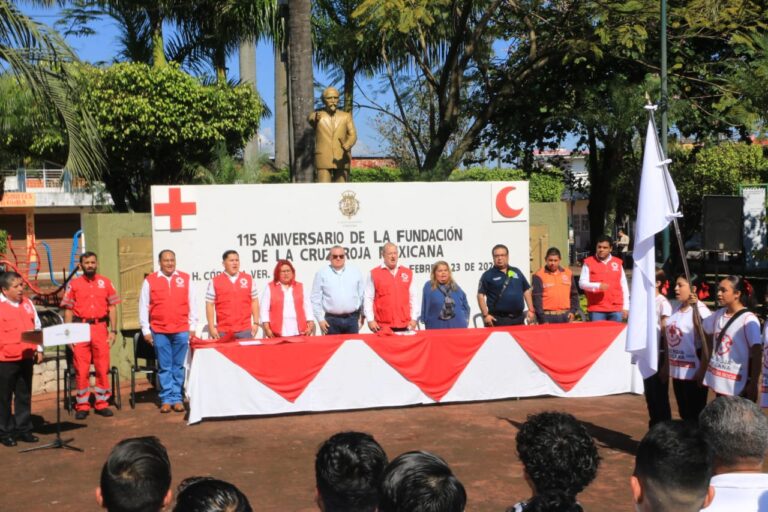 Autoridades presentes en acto cívico por el 115 Aniversario de la Fundación de la Cruz Roja Mexicana