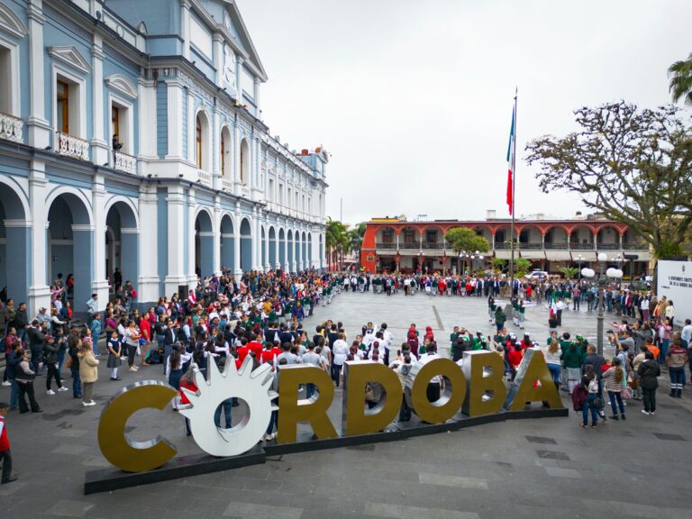 Con abanderamiento a más de 200 alumnos fomentan identidad nacional