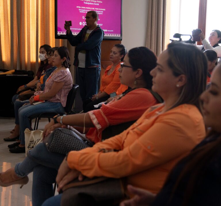 Capacitan a titulares del Instituto de las Mujeres en ruta de atención a mujeres en situación de violencia