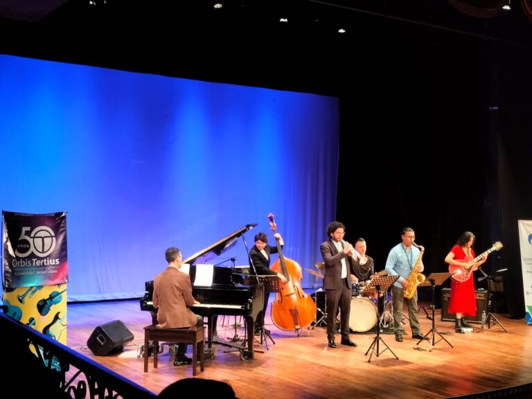 Orbis Tertius enamora al público con el talento de jazz UV