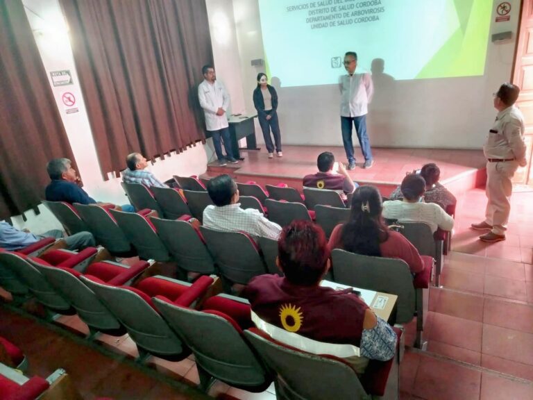 Brindan información sobre el dengue a jefes de manzana y agentes municipales