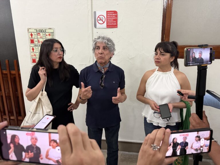 Recibe alcalde Juan Martínez Flores a especialistas del Fondo de Cultura Económica; capacitarán a docentes