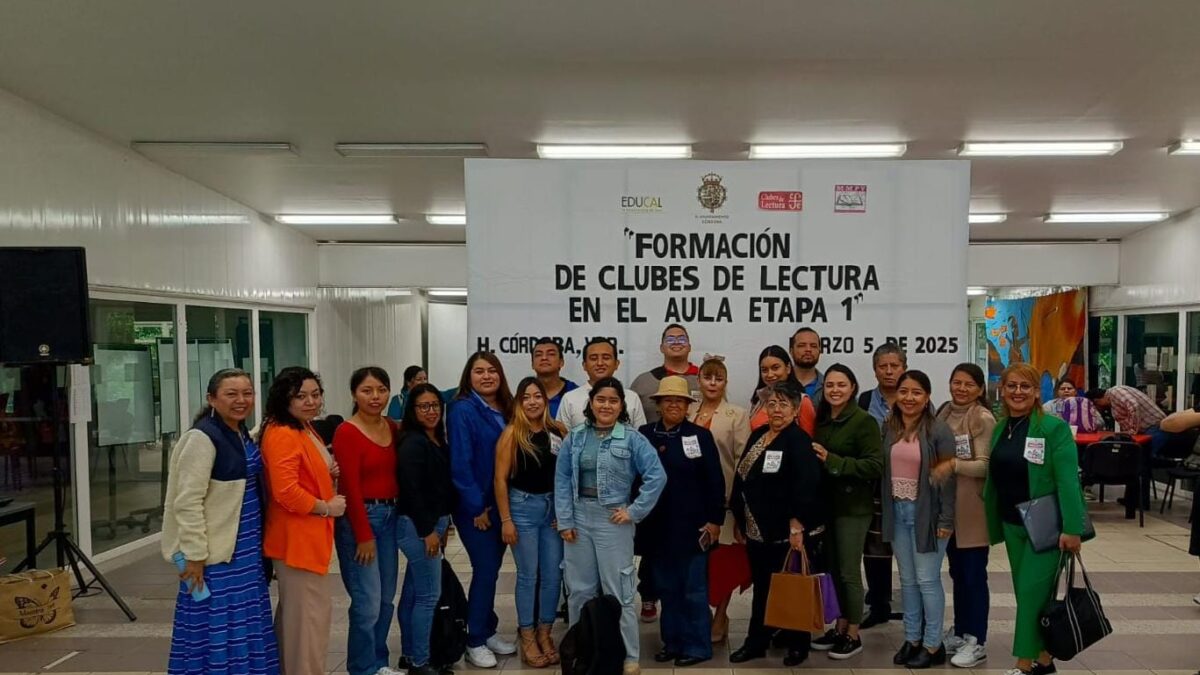 Concluyen docentes capacitación por parte del FCE para la formación de clubs de lectura