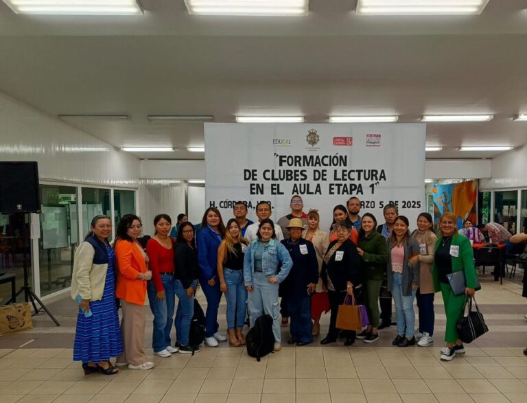 Concluyen docentes capacitación por parte del FCE para la formación de clubs de lectura