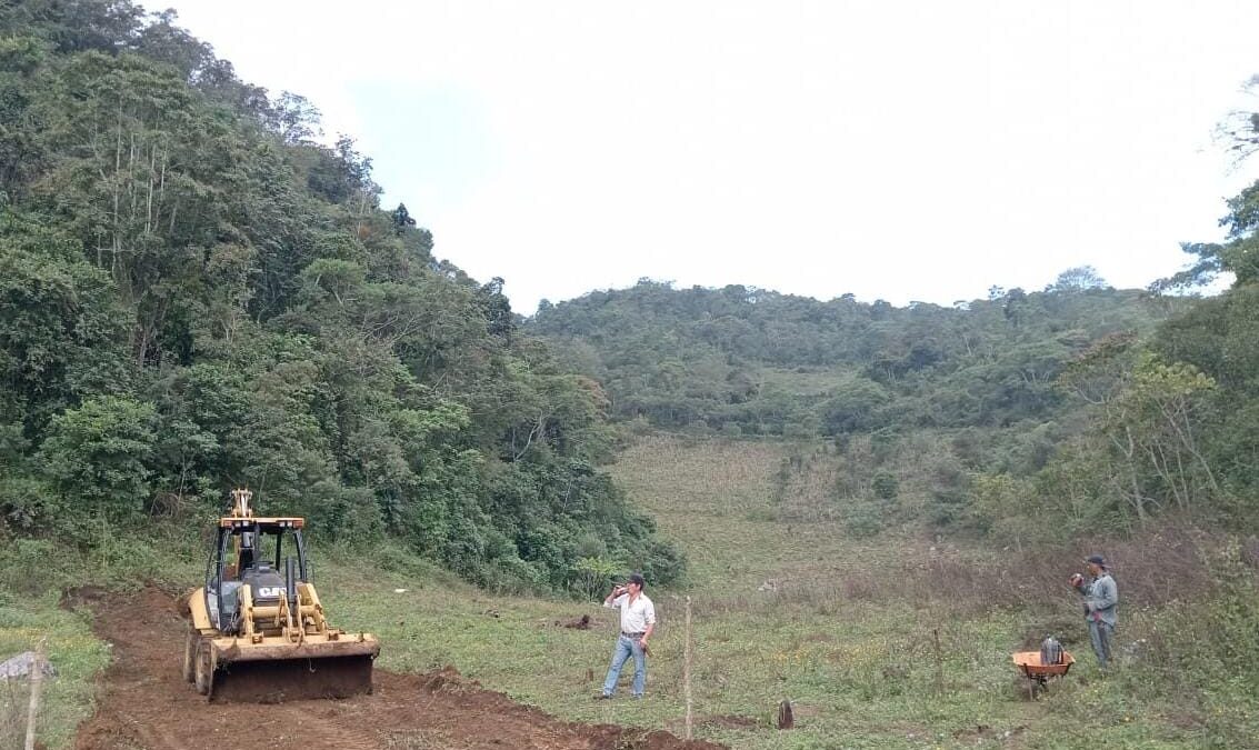 Trabaja Ayuntamiento con comunidades para dar mantenimiento a caminos saca cosecha