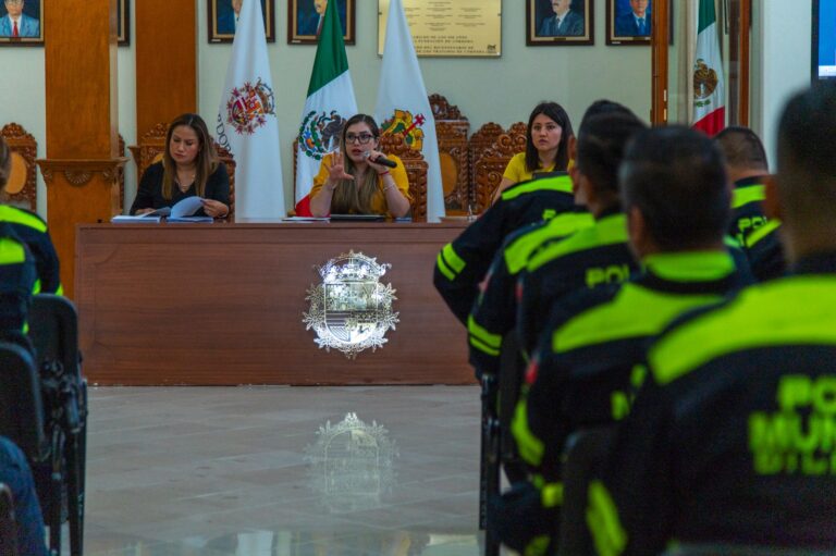 Policía Municipal acude a conferencia magistral