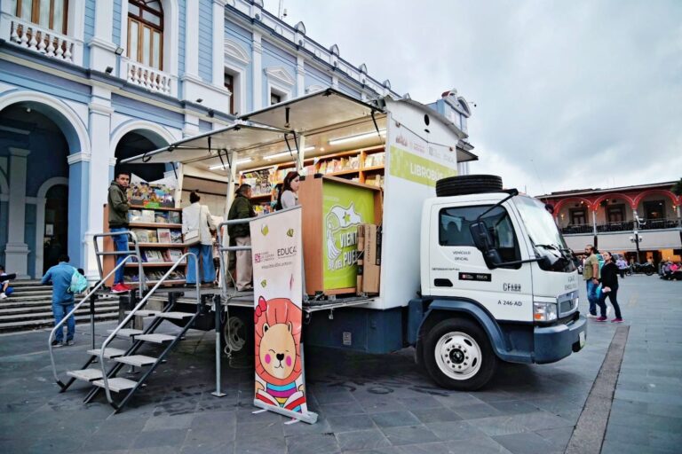 Llega el librobús a Córdoba, visitará 16 centros educativos