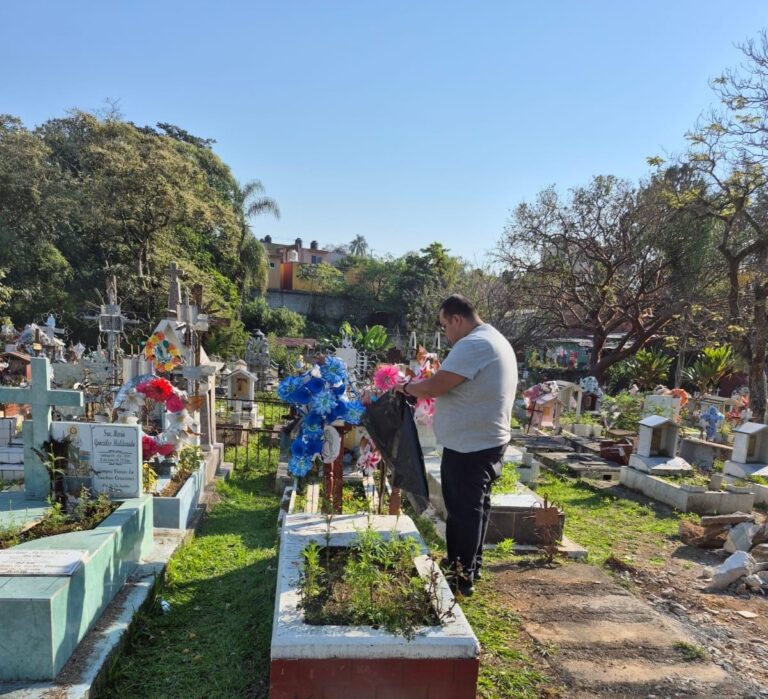 Realizan acciones preventivas en panteones municipales