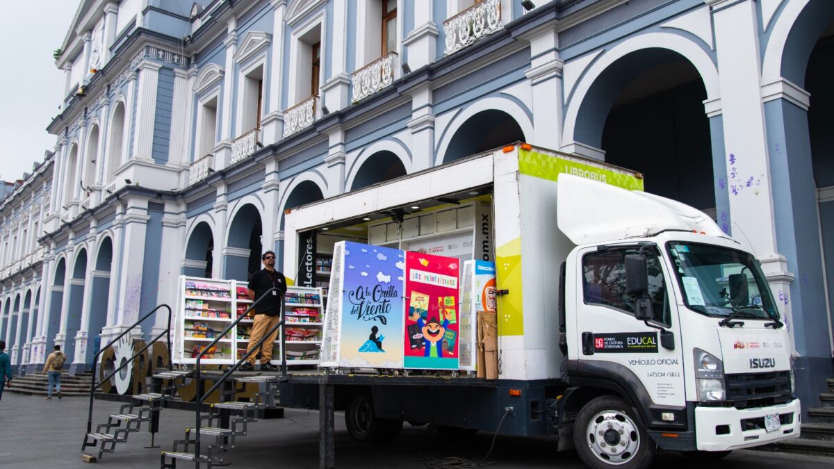 Abre sus puertas el librobús para Córdoba, acercando la lectura a todos