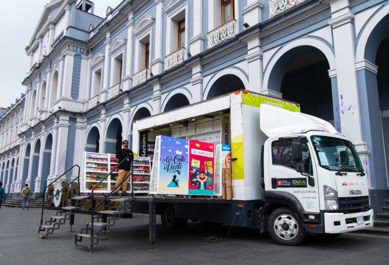 Abre sus puertas el librobús para Córdoba, acercando la lectura a todos