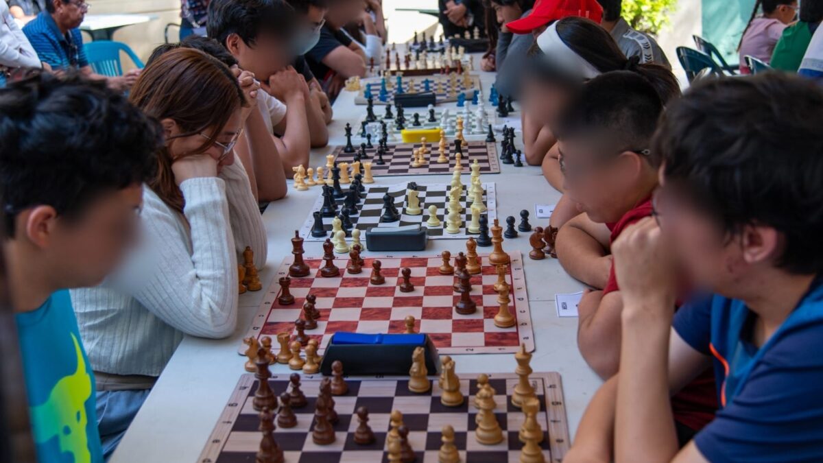Participan 80 niños y adolescentes en torneo de Ajedrez rápido