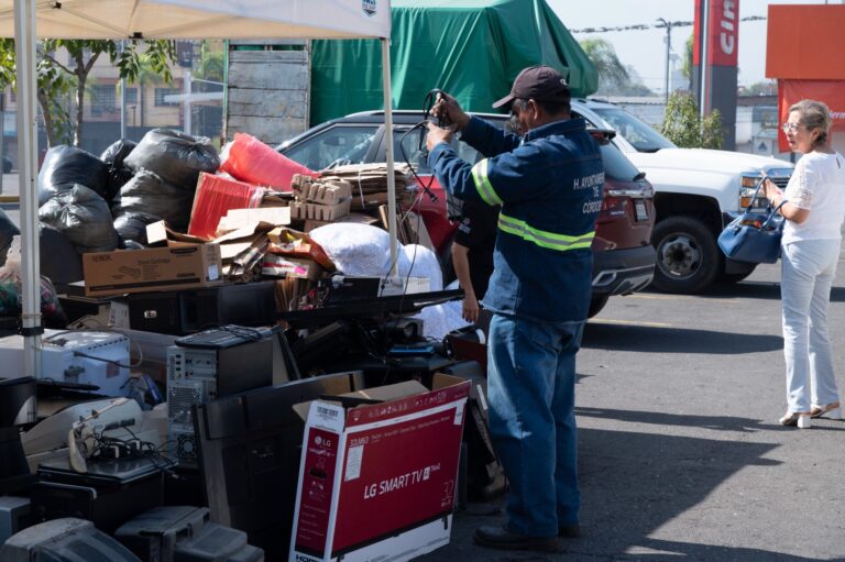Llama Ecología a ciudadanos y empresas participar en campaña del Reciclón