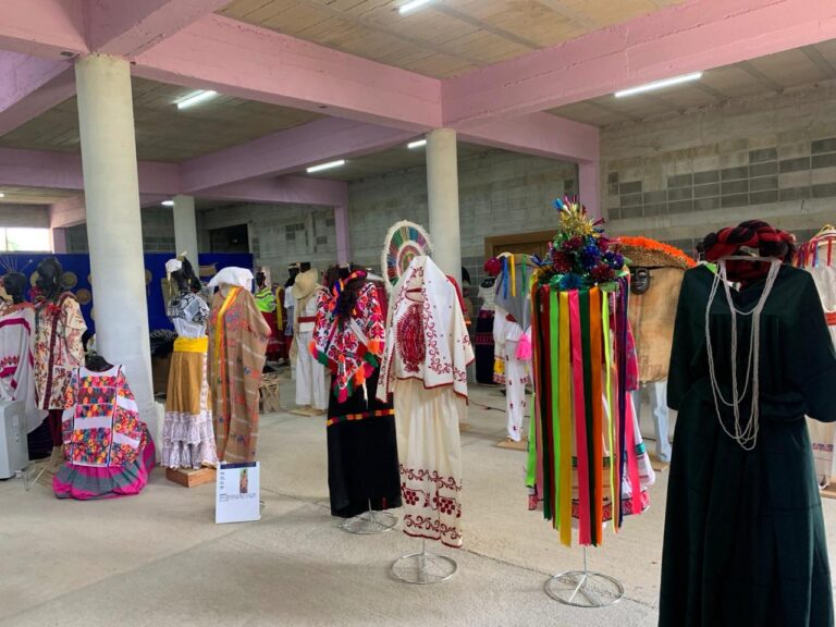 Presentarán en el Teatro Pedro Díaz música y pasarela de trajes típicos