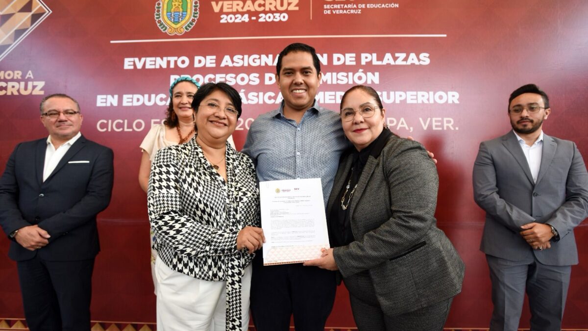 Asignan 110 plazas docentes bajo un proceso transparente y equitativo